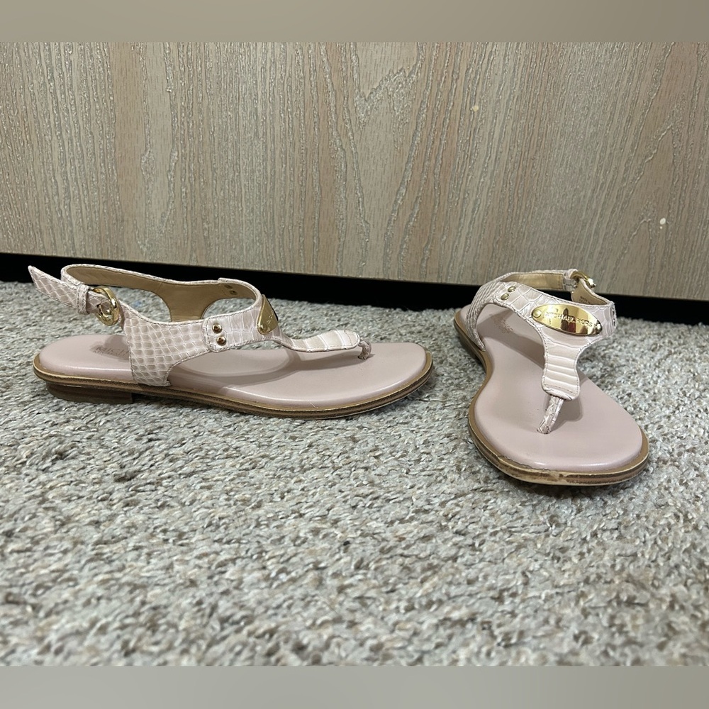 Michael Kors Plate Flat Thong T-Strap Sandals Pale Pink Croc Ankle Size 6 Womens